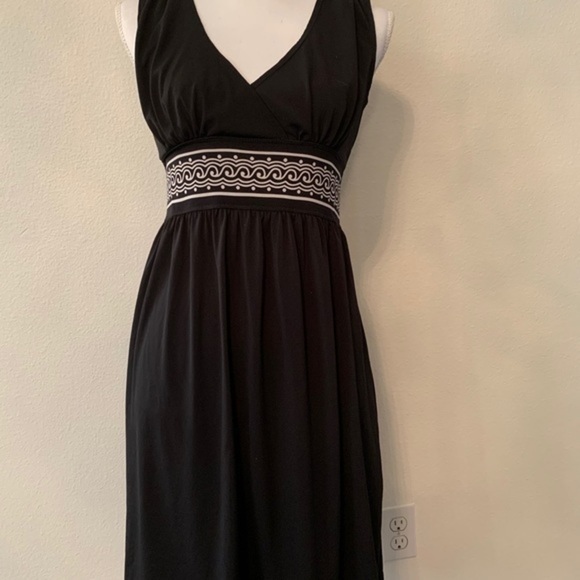 Max Studio Dresses & Skirts - Elegant Black Sleeveless Dress